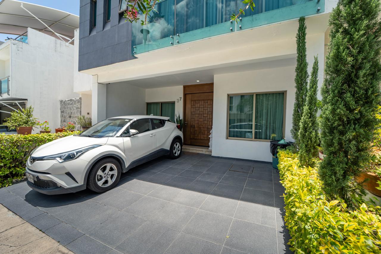 Casa en renta - La Cima